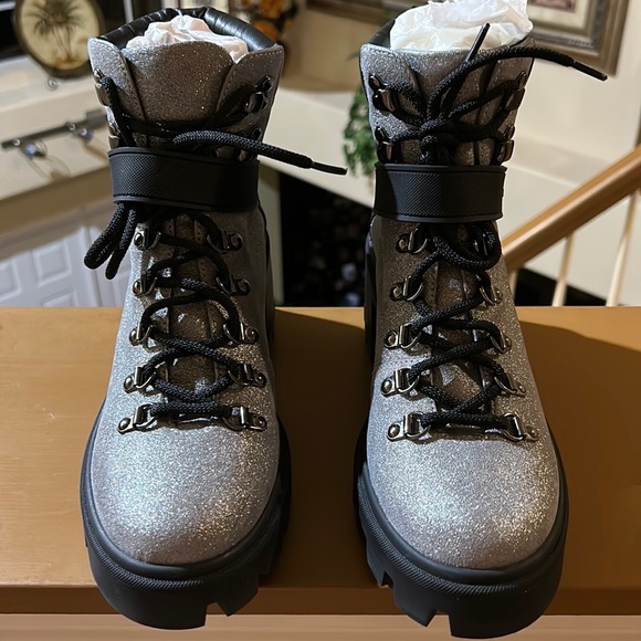 Moncler Carol hiking boot. Brand new in original box 9.5 - Picture 15 of 16